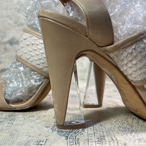 Sigerson Morrison Velcro Strap Sandal Lucite Heel - Picture 10 of 14